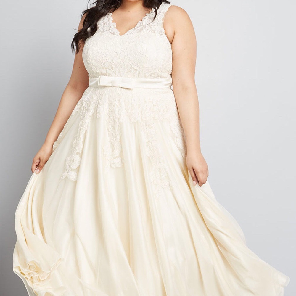 NWT Modcloth Wedding Dress With Lace Detail
